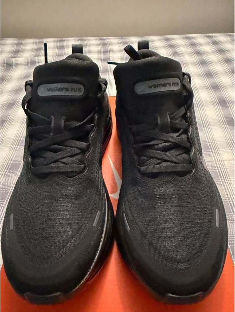 Nike Vomero Plus Triple BlackMens Size 10.5 Brand New $180